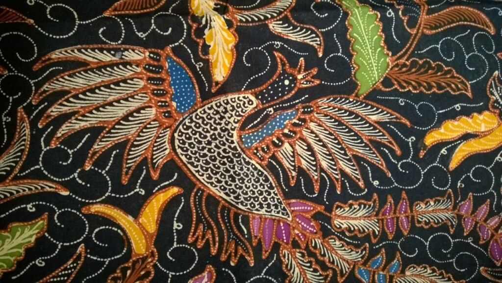 Essence dari Tinta Batik Papua dan Kabut Pegunungan Arfak: Harmoni Alam dan Budaya dalam Selembar Kain
