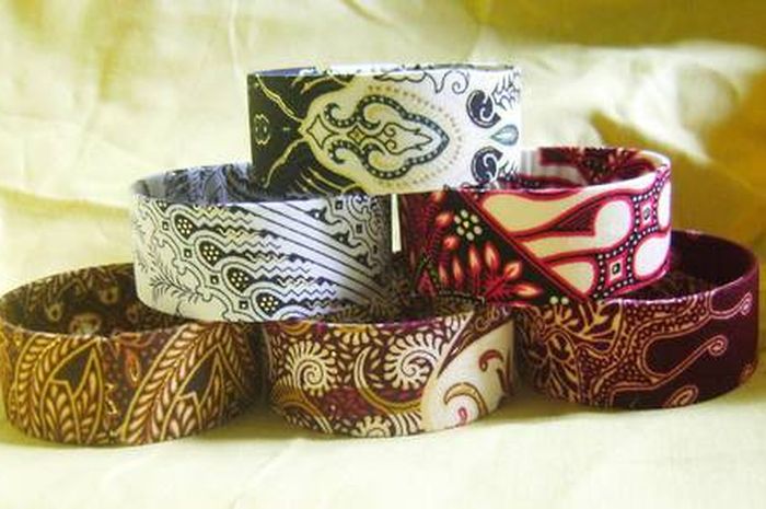 Gelang Batik Cap Berbasis AR: Memadukan Warisan Budaya dengan Teknologi Canggih